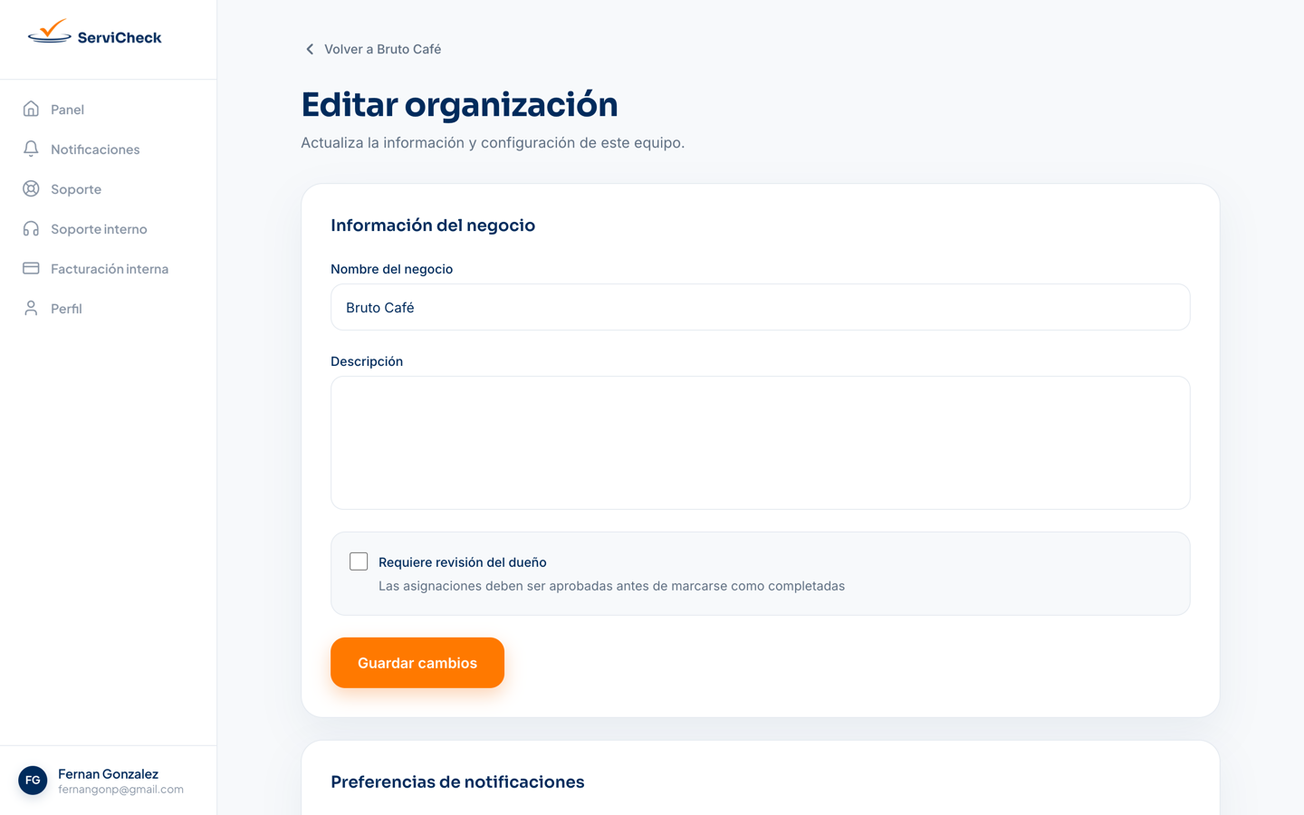 Formulario Editar organización con Información del negocio (Nombre del negocio, Descripción y Requiere revisión del dueño) y Preferencias de notificaciones.
